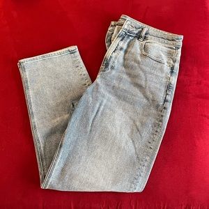 AE Mom Straight Jean